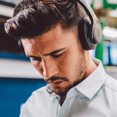 Audio Technica ATH-SR30BTBK Wireless Over-Ear Headphones - Audio Technica ATH-SR30BTBK Wireless Over-Ear Headphones -