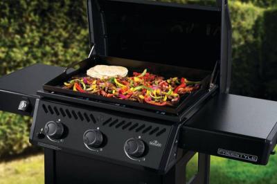 Napoleon Freestyle 24 Pre-Seasoned Non-Stick Griddle with 3 Burners - F24DFTPK